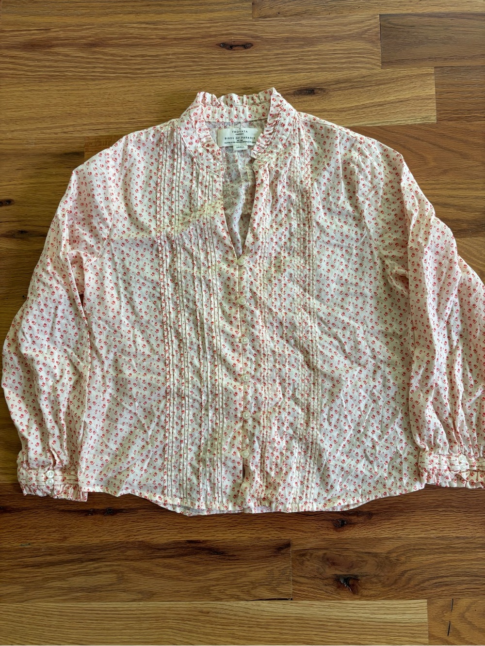 Trovata Birds of Paradise Cream Button-Front Shirt with Red Floral Print